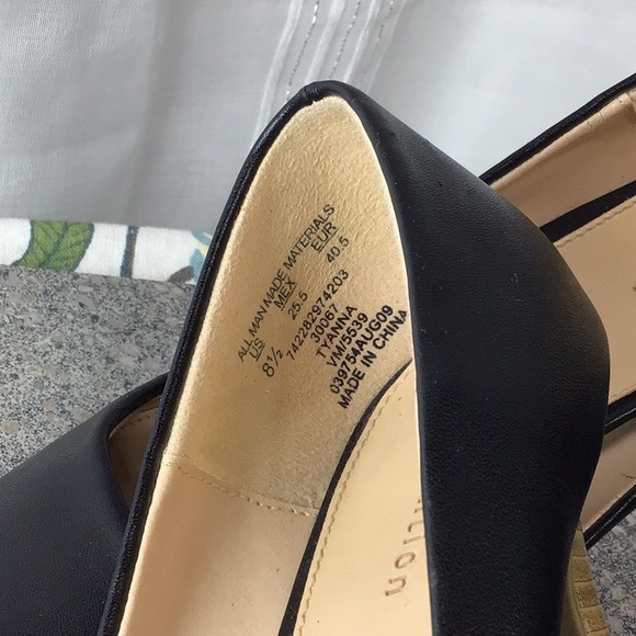 🦚 ATTENTION ‘Tyanna’ Black Faux Leather Point Toe Stacked Heel Pumps - Picture 4 of 10